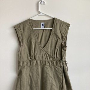 GAP Olive Wrap-top